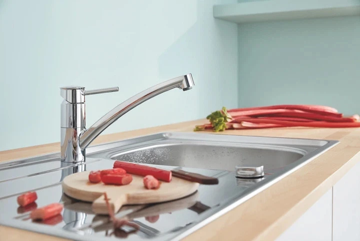 Кухненски смесител GROHE BauClassic 30575000 в хром с нисък въртящ се чучур