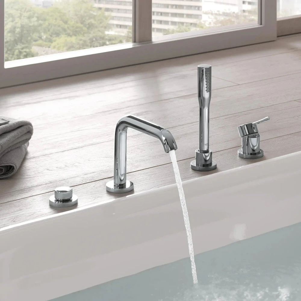 Едноръкохватков смесител за вана GROHE Essence с чучур, превключвател и метален ръчен душ