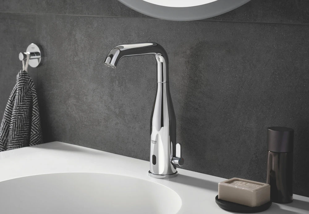 Инфрачервен електронен смесител за умивалник GROHE Essence E 36444000 в цвят хром